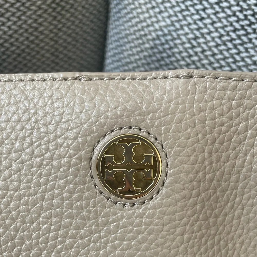 Tory Burch Perry Pebbled Leather Tote in French Gray - Picture 9 of 9